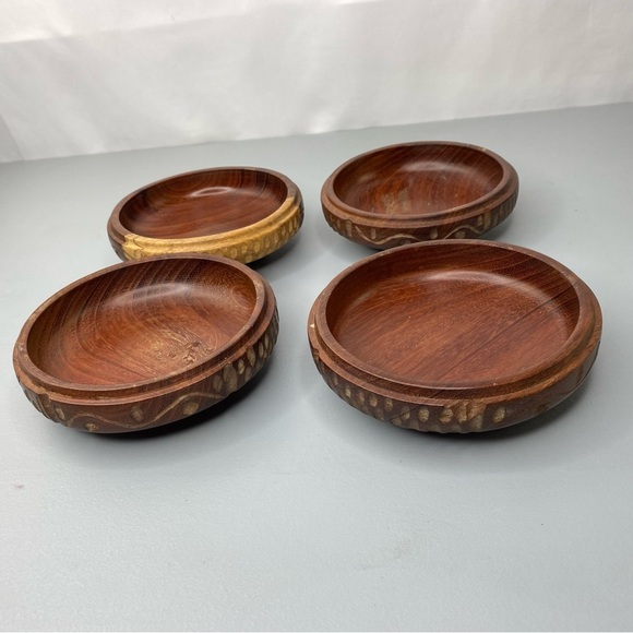 Handmade carved wooden bowls set of 4 - Picture 4 of 11